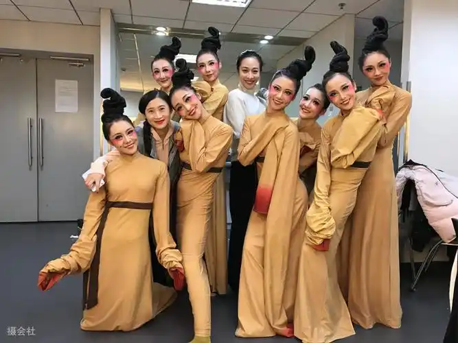 北京模特 北京舞蹈学院古典舞系毕业生想来一组毕业照纪念一下我们的.