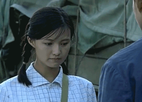 坚强的知青周萍;《落地,请开手机》里,她饰演敢爱敢恨的空姐李小晚