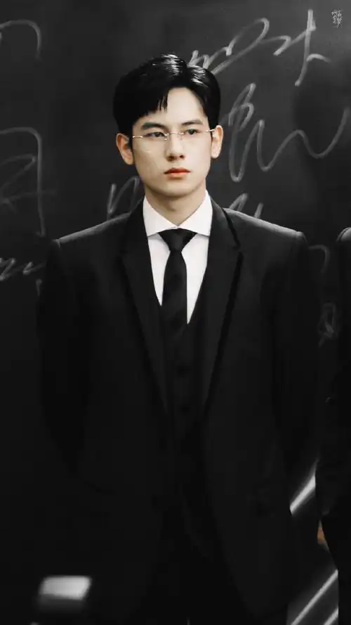 胡先煦 x 林臻东    76 截修  西装冷脸    胡先煦超话9415#胡