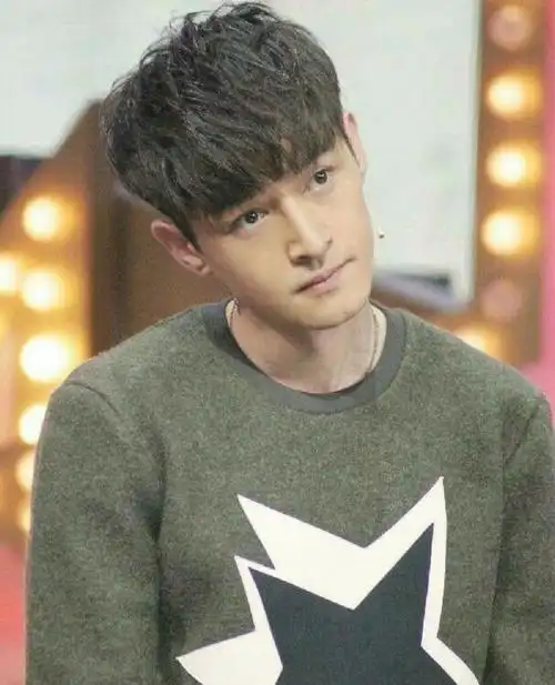 放飞自我?优雅绅士范儿的胡歌怎么修炼成大花臂了