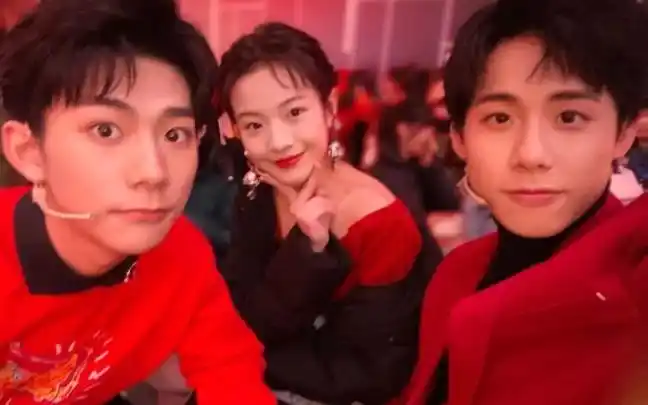 【李庚希x周奇x刘家祎】东方卫视2020元宵晚会《抖音热血串烧》_哔哩