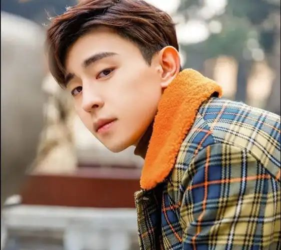 "退网"1年多后,再看邓伦如今的"窘境",他很可恨,也很可悲|杨紫|探班