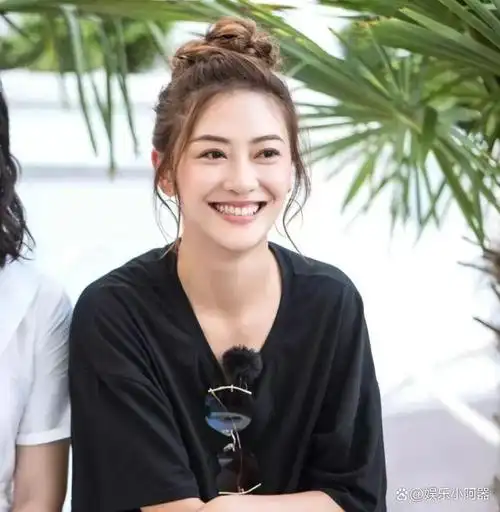 应采儿为何不嫁豪门向佐而是选择了家世一般的陈小春