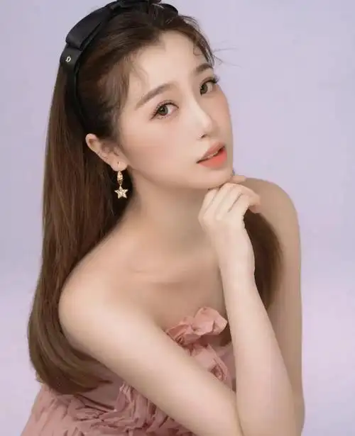 盘点10位娱乐圈甜美可爱女明星,赵露思赵丽颖上榜,谁更漂亮呢?