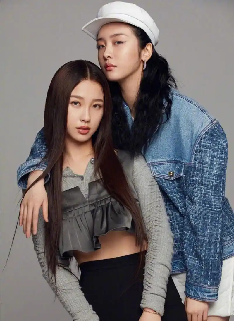 虞书欣x 赵小棠mini bazaar内页大片,来看看大虞海棠的时尚表现力 [ok