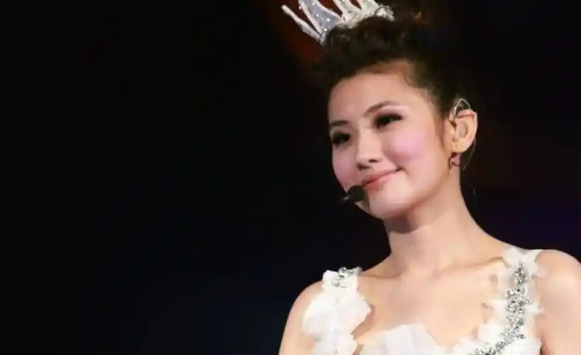 原创任家萱烧伤重生十周年打不倒你的都会让你变强谢谢你的坚强