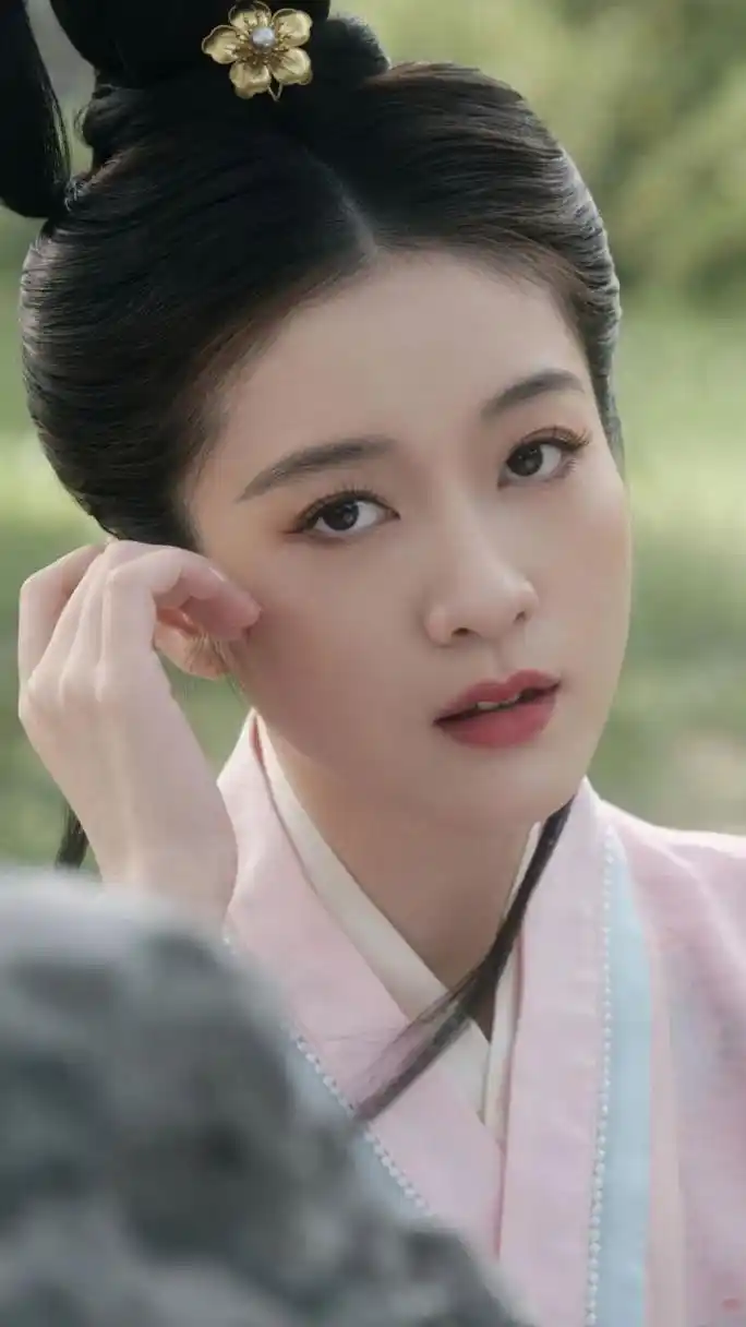 明星动态# #明星穿搭# #张雪迎