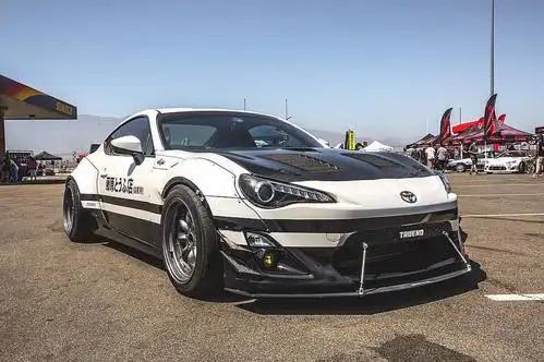 年少时中了"头文字d"的毒,长大后爆改丰田86,全家都怀疑他吸毒