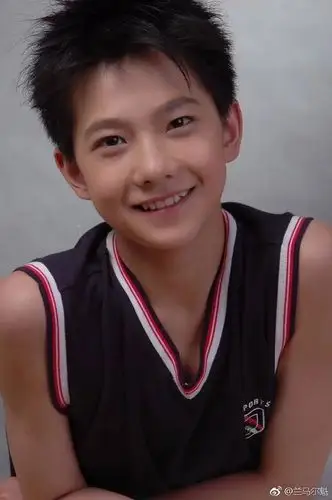 【杨洋】在军艺的那些年——神的孩子在跳舞,他自带圣光