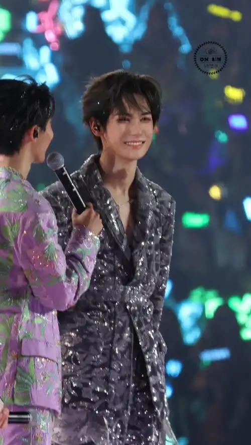 张真源舞台力量感