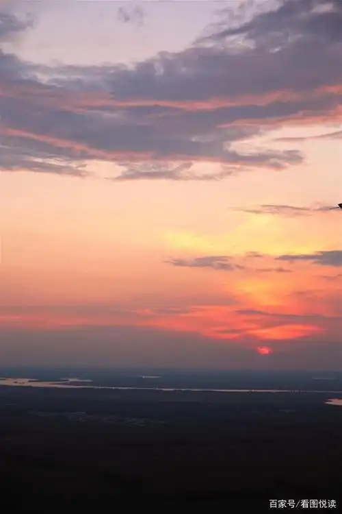 绝美霞光,松花江上的天空夕阳似锦