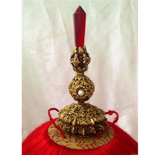 顶戴花翎上面的那颗小珠子是用什么做的