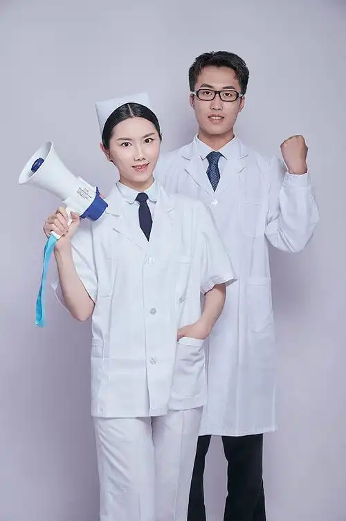 拿喇叭医生护士组合医务人员人物摄影图片