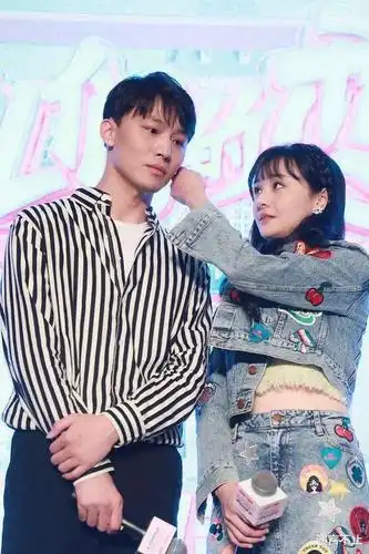 张恒欠郑爽2000万,富养男孩为何会踩这么大一个坑?