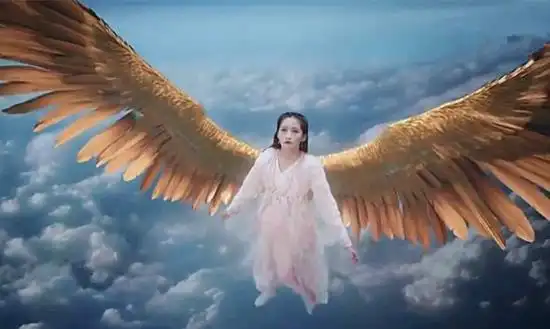 8位女星戴上翅膀时,杨幂十分逼真,安以轩矛盾又霸气