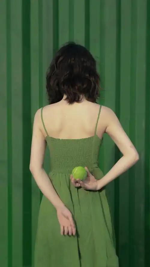 ins温柔意境森系背景图 "话太多,不是我的风格.