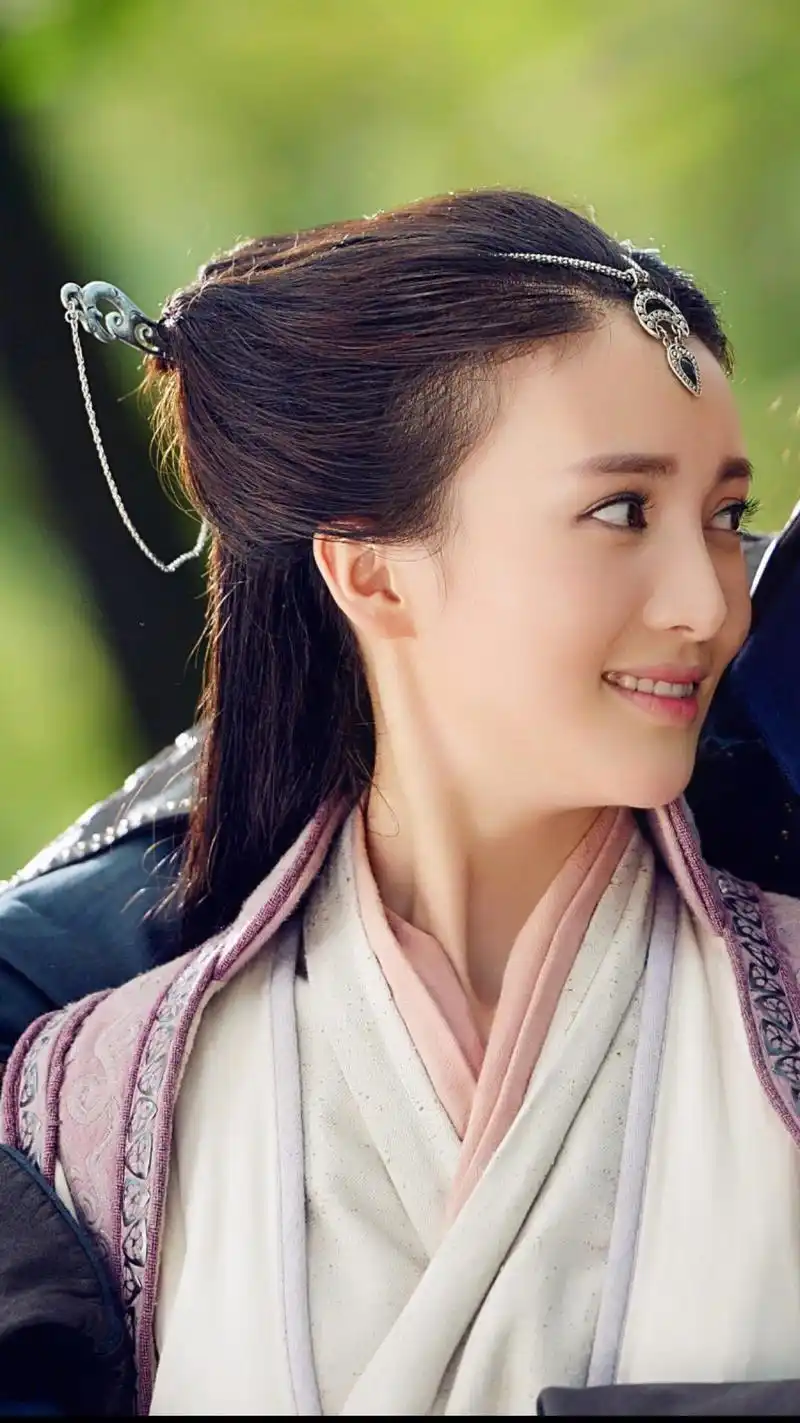 秦时明月,金晨饰演赤练,女三,同样的剧集本身拉分太多,豆瓣评分4.