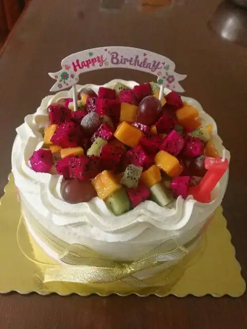 蚕豆瓣做的鲜奶水果生日蛋糕8寸