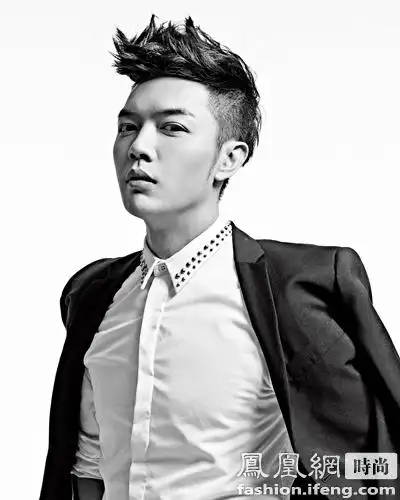 发型专家:玩美发型师kai范冰冰红毯上为了和衣着相配,搭配了体型比较