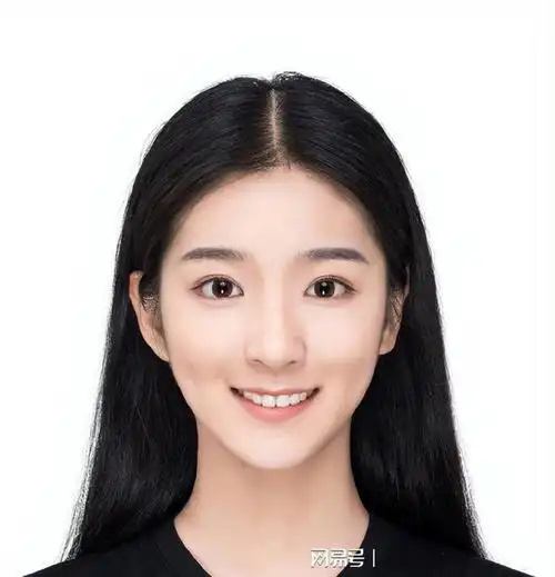 北电艺考前十名证件照火了颜值不输当红明星均是名牌高中生