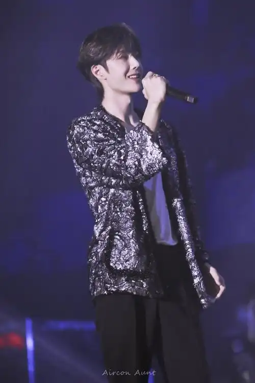 191101陈情令南京演唱会uniq王一博crlogo