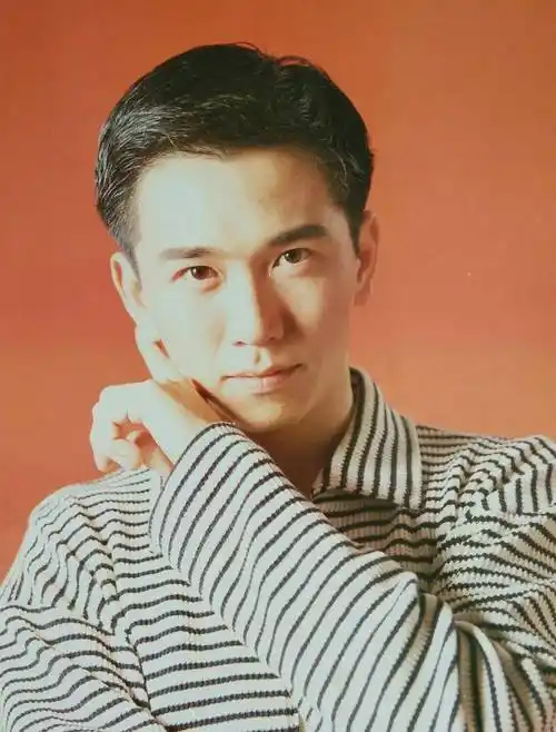 温兆伦:经历2婚2离后,娶演员赵庭,50岁得女,一家三口幸福甜蜜_李丽蕊