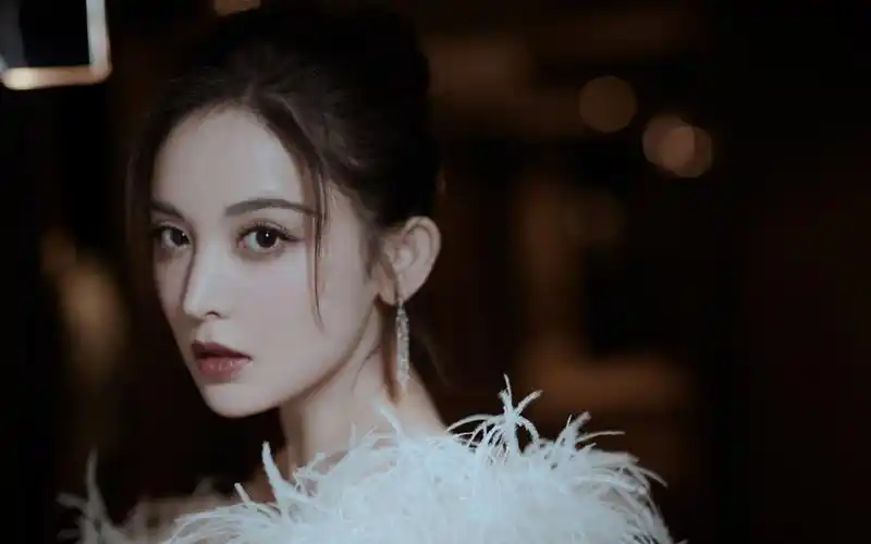 古力娜扎性感柔美写真桌面壁纸