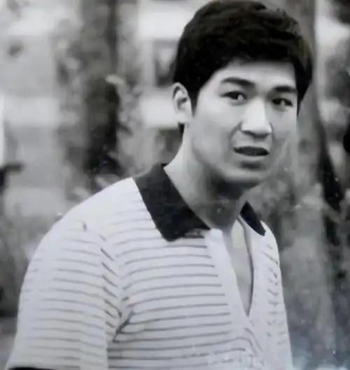 回顾张国立与罗秀春离婚34年他再婚幸福甜蜜至今单身牵挂儿子