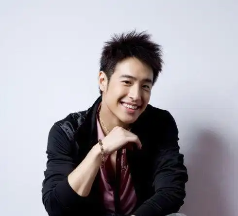 图集潘玮柏(wilberpan),1980年8月6日出生于美国西弗吉尼亚州,祖籍