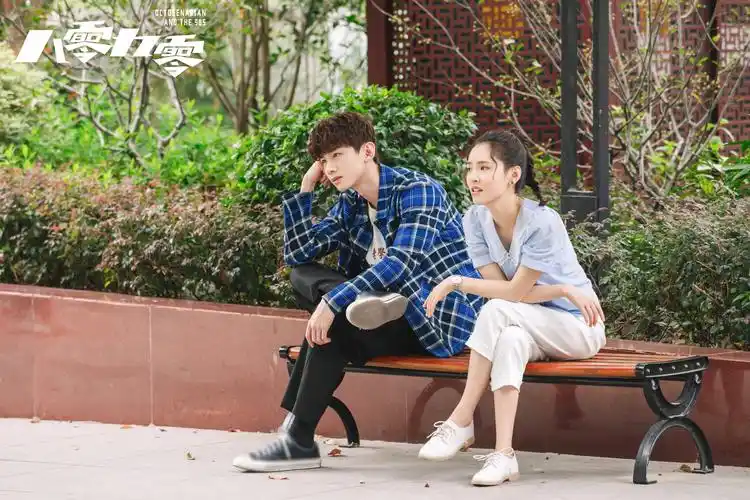 《八零九零》东方影视频道热播 白敬亭 吴倩共建养老"阳光之家"