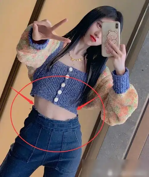 鞠婧祎穿露腰装自拍马甲线清晰可见这腰围真实存在的