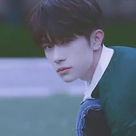 易烊千玺情侣头像不明显