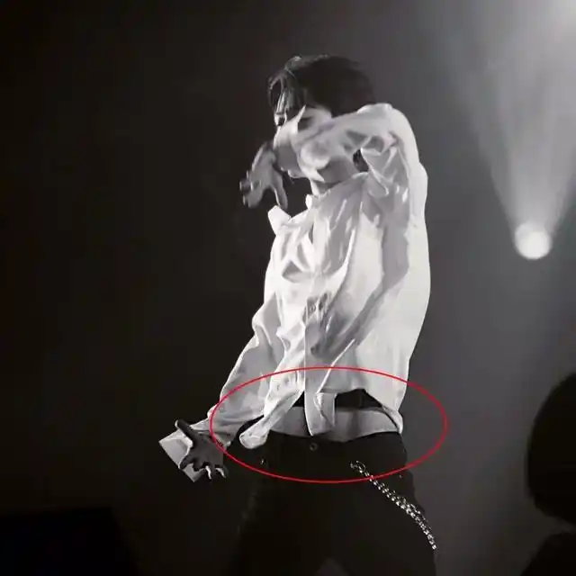 被肖战的腹肌惊艳了,细腰让无数女生羡慕不已,赶紧健身吧