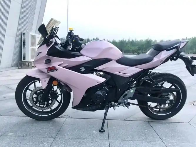 刚听到楼下的小朋友叫它火箭少女摩托车