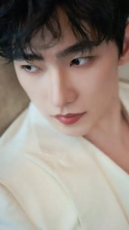 杨洋卷毛发型梦回茅十八##杨洋小卷毛