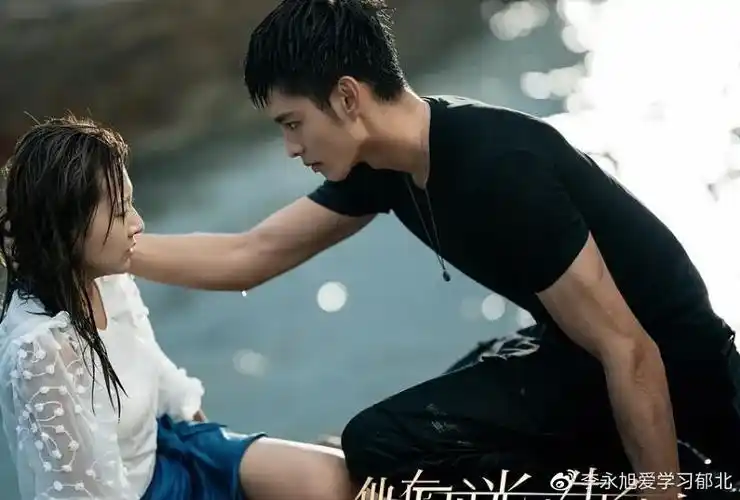 又被小网剧惊艳到了又欲又纯他在逆光中告白的男主要火