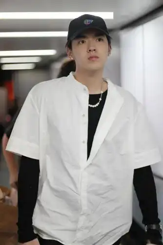 今年,男人们也爱戴"珍珠项链"