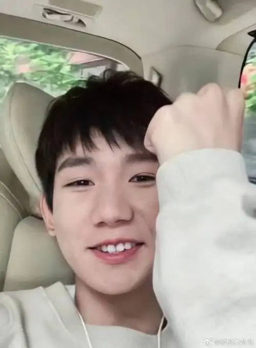 美出圈##王源#超甜的自拍三连 原来没见过系列