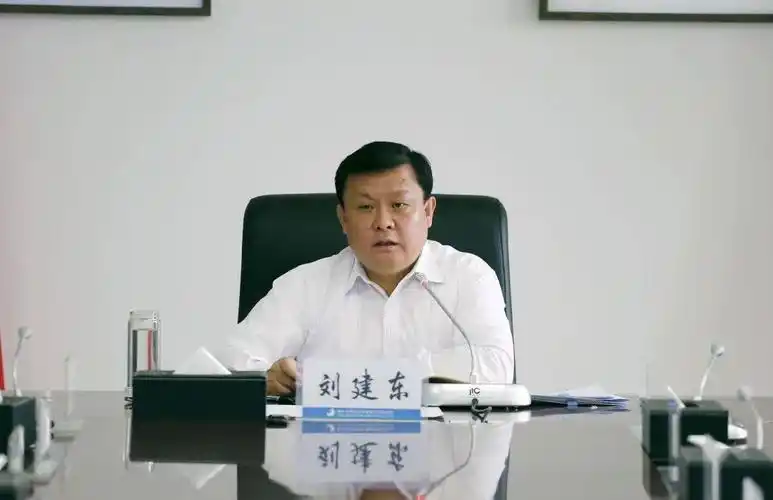 2月22日,鄂尔多斯机场集团党委书记,董事长刘建东主持召开鄂尔多斯