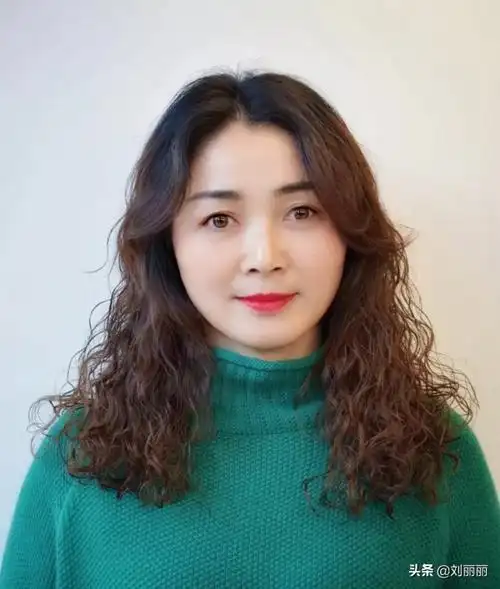 胖子适合烫什么发型(推荐18款适合胖脸的洋气烫发)