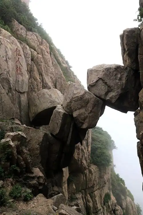 好客山东|泰山仙人桥:自然巧合塑造的奇观异景