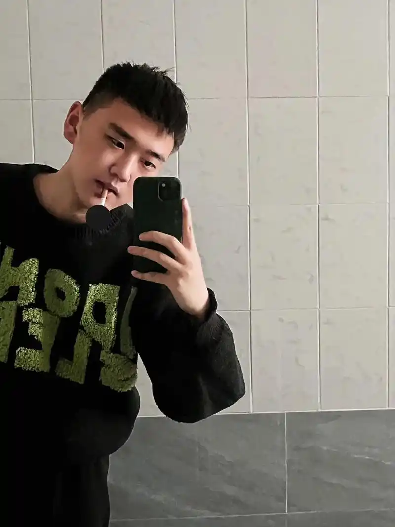 抱着你睡觉的时候 也不觉得彻底拥有你#185大帅哥 #普通男 - 抖音