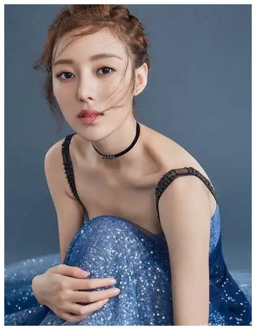 何美璇时尚唯美写真大片,蓝色星空裙仙气十足