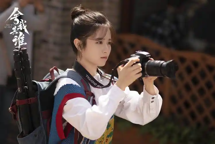 机场"临危受命"变身全能小助理电视剧《舍我其谁》中,李兰迪突破以往