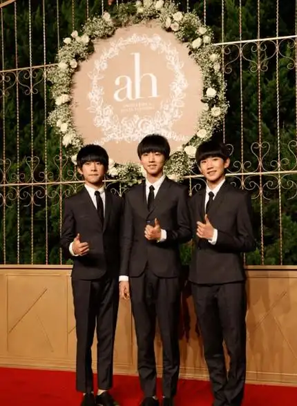 王俊凯的24岁生日,仅三人祝福,让我看到了世态炎凉_黄晓明_张译_演技