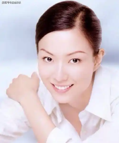 50多岁了,郑秀文还以不雅的方式博眼球,曾10多次陪跑金像奖_许志安