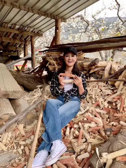 16—降央卓玛献唱"金川第六届古树梨花节"开幕式及惠民晚会!20190316