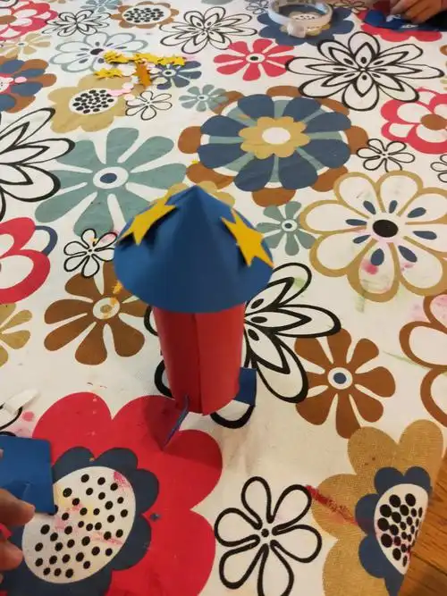 格林阿房幼儿园大三班特色手工活动→火箭筒 - 美篇