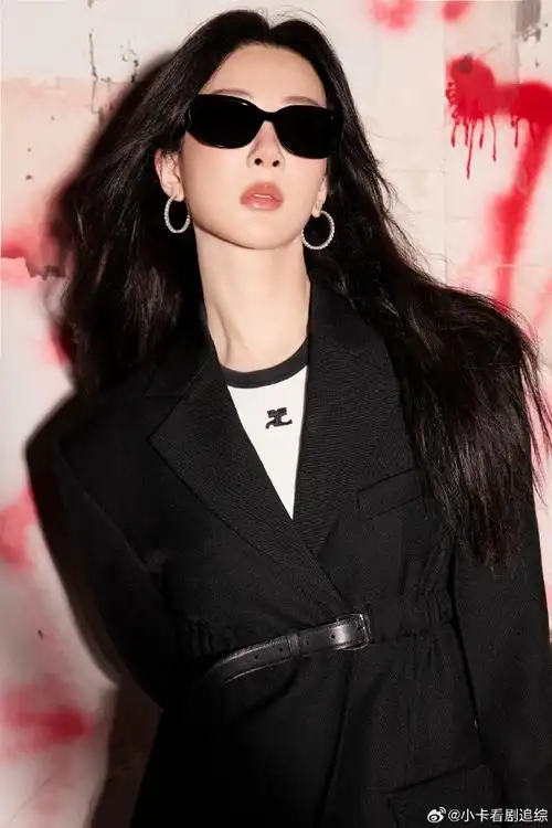 杨紫短裤骑士靴##杨紫一直记得紫米奶奶