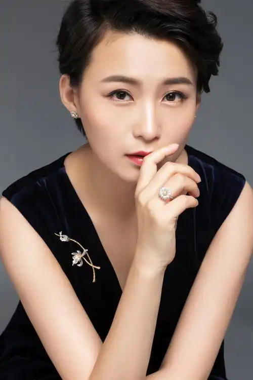 身为外交官夫人,她说她的使命是以珠宝为媒介向世界传播中国文化!